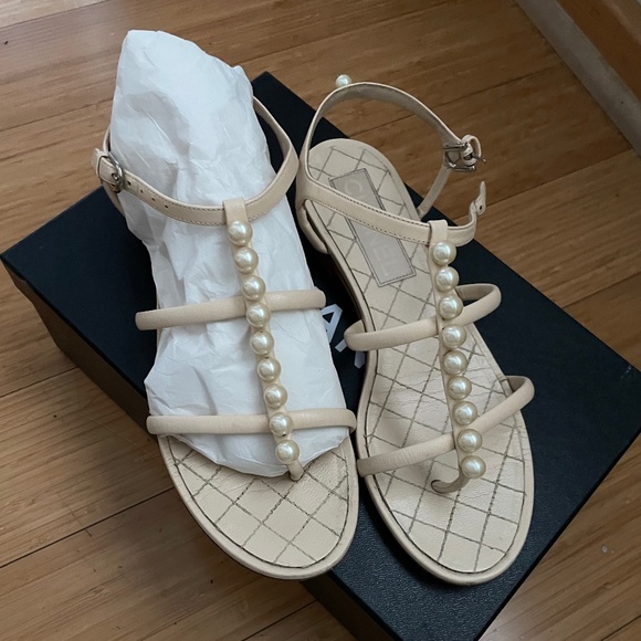 Chanel pearl sandals - Picture 1 of 7